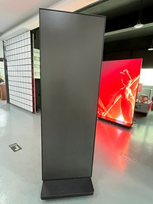 1.86mm Pixel Pitch LED Poster Display مع معدل تحديث 3840 هرتز و 800 نايت من الوضوح للإعلان عن المتاجر